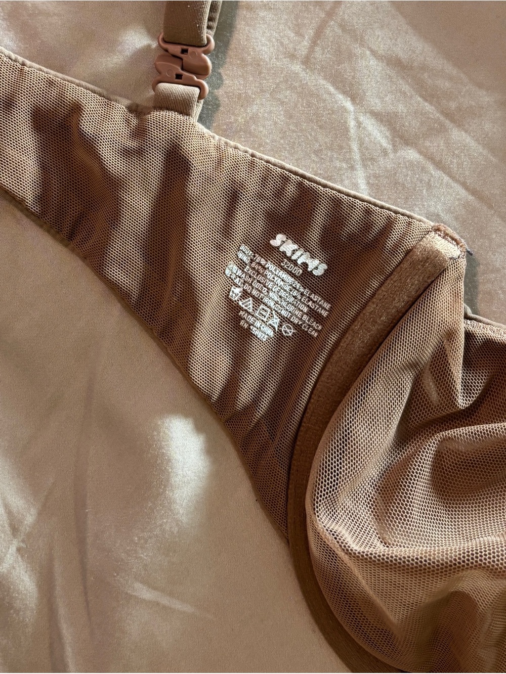 SKIMS Sculpting Underwire Bra in Brown Taupe - Picture 2 of 5